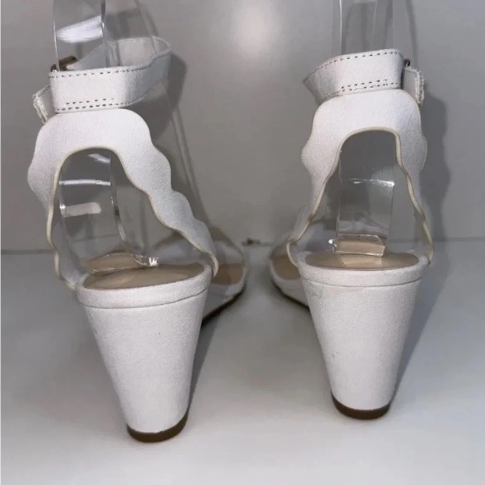 Journee Collection Womens Wedge Heel Loucia White Suede Sandal  Size 10